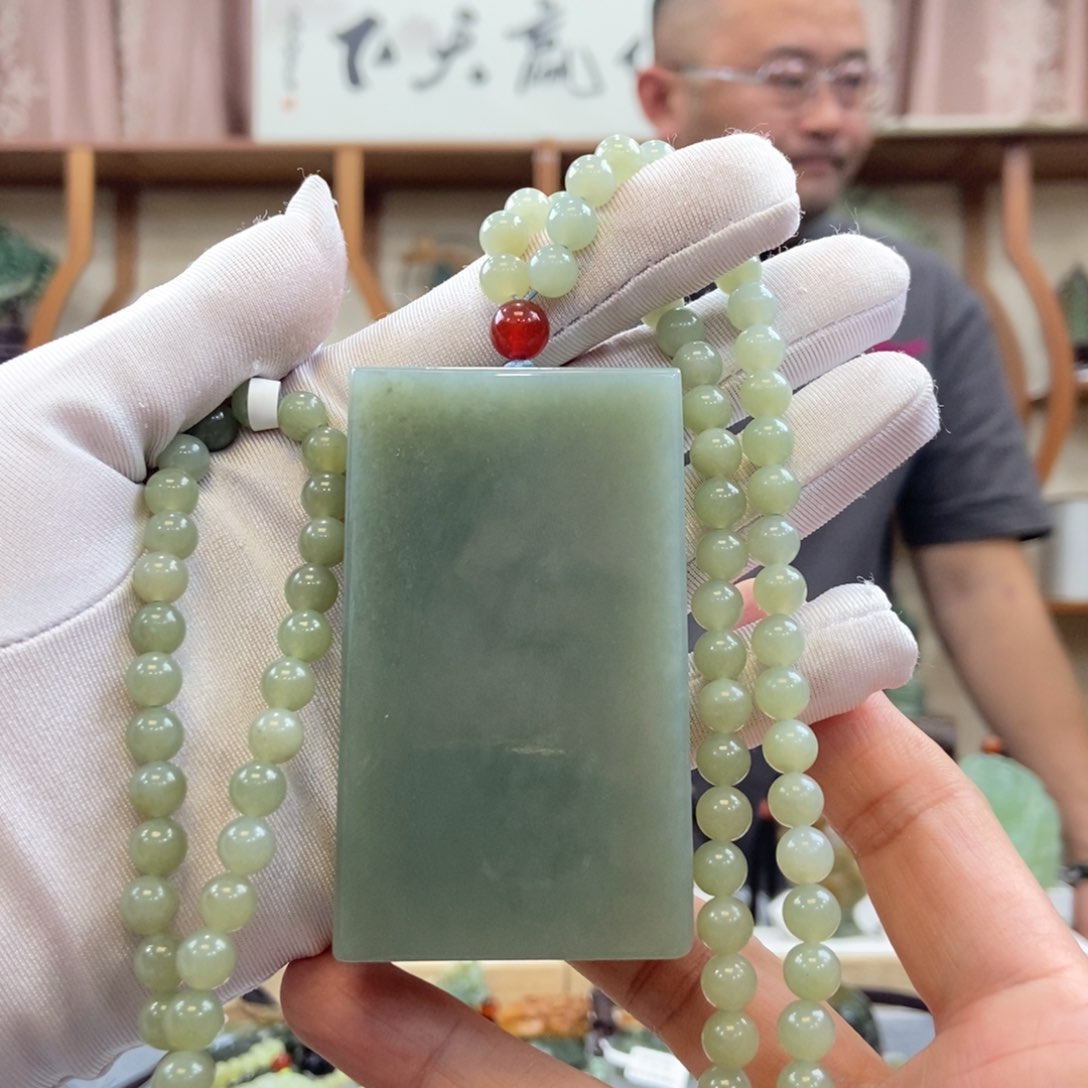 和田玉吊坠未镶嵌布**侯