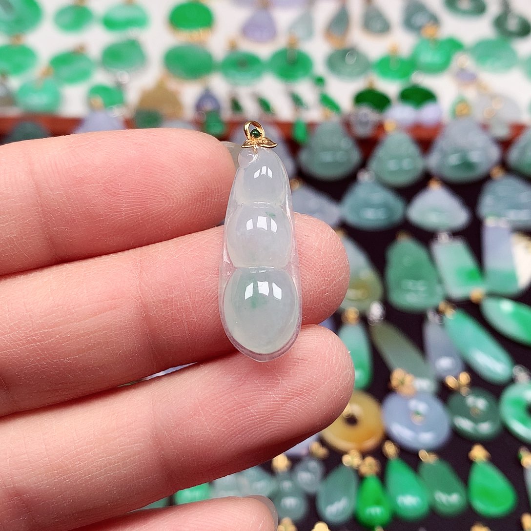 翡翠18K金镶嵌颈饰