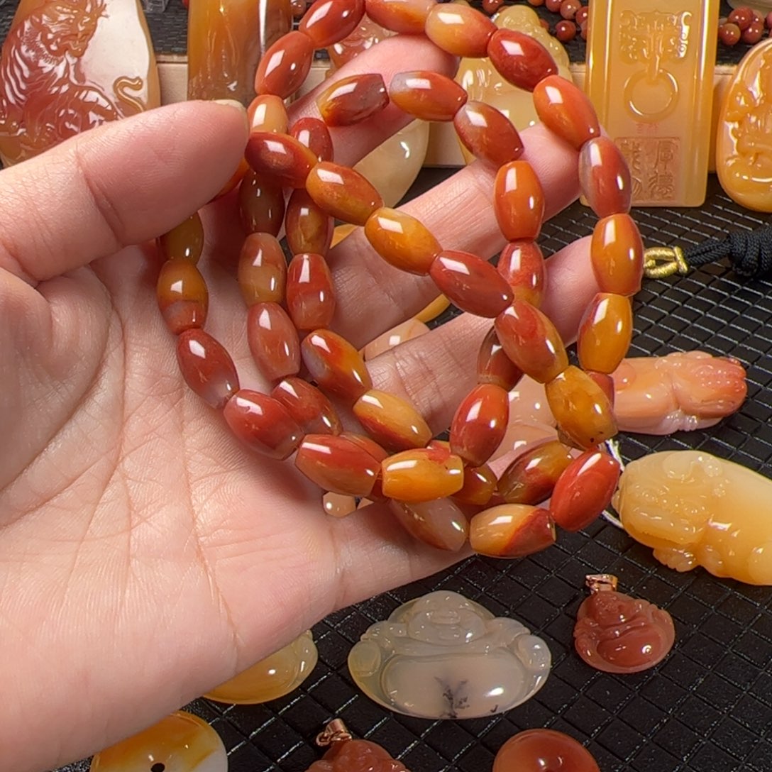 石英质玉（黄龙玉）颈饰未镶嵌