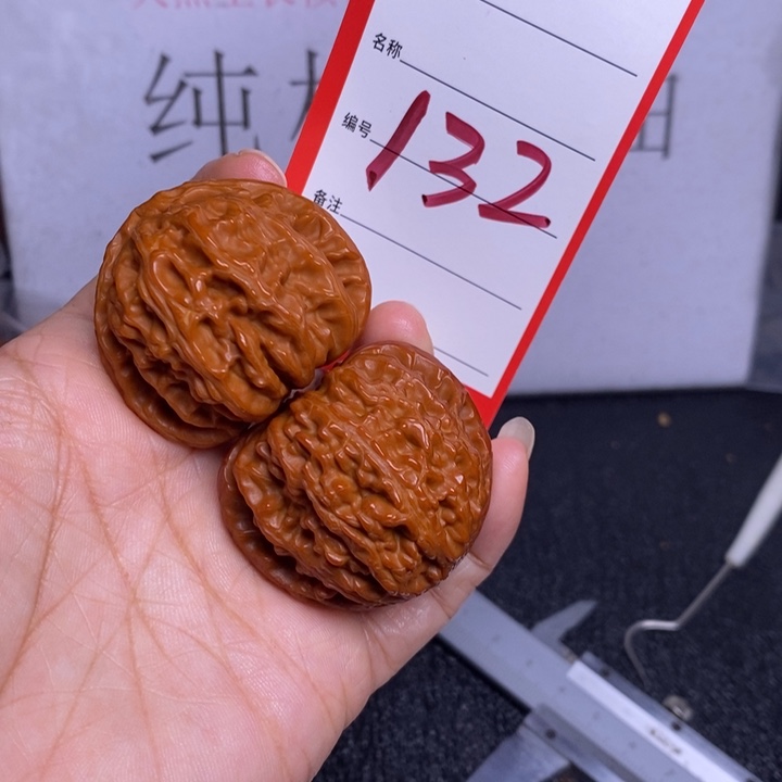 文玩核桃把件差***了132，41白狮子色差