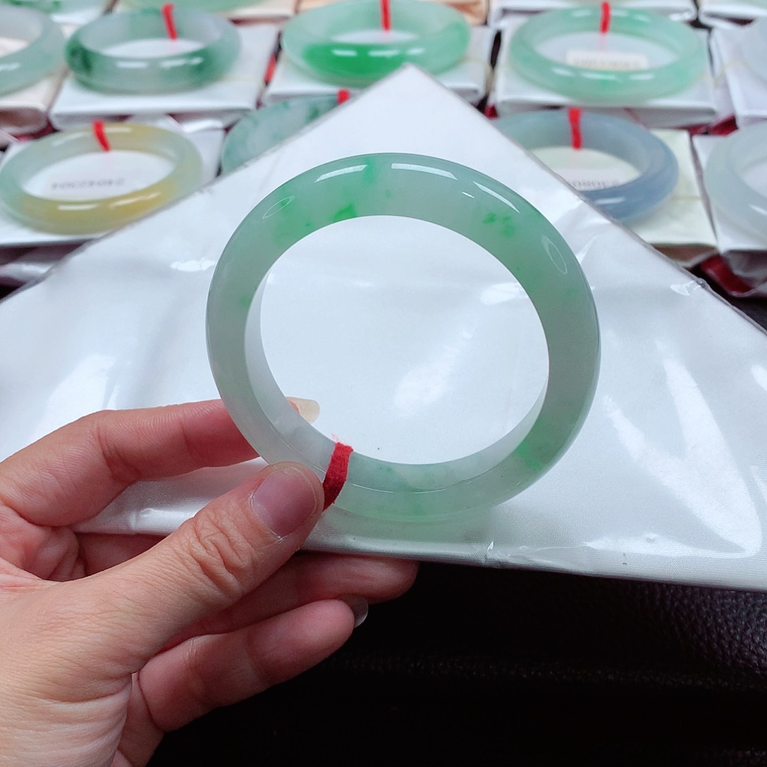 翡翠手镯未镶嵌天然A货翡翠手镯