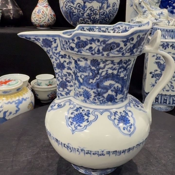 红***旗陶瓷艺术品青花摆件