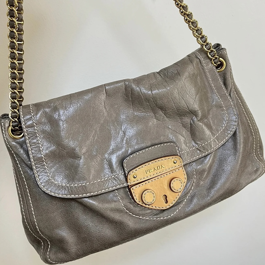 95新 Prada/普拉达 大象灰油蜡皮机场流浪包