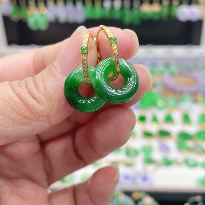 芝***花翡翠18K金镶嵌耳饰