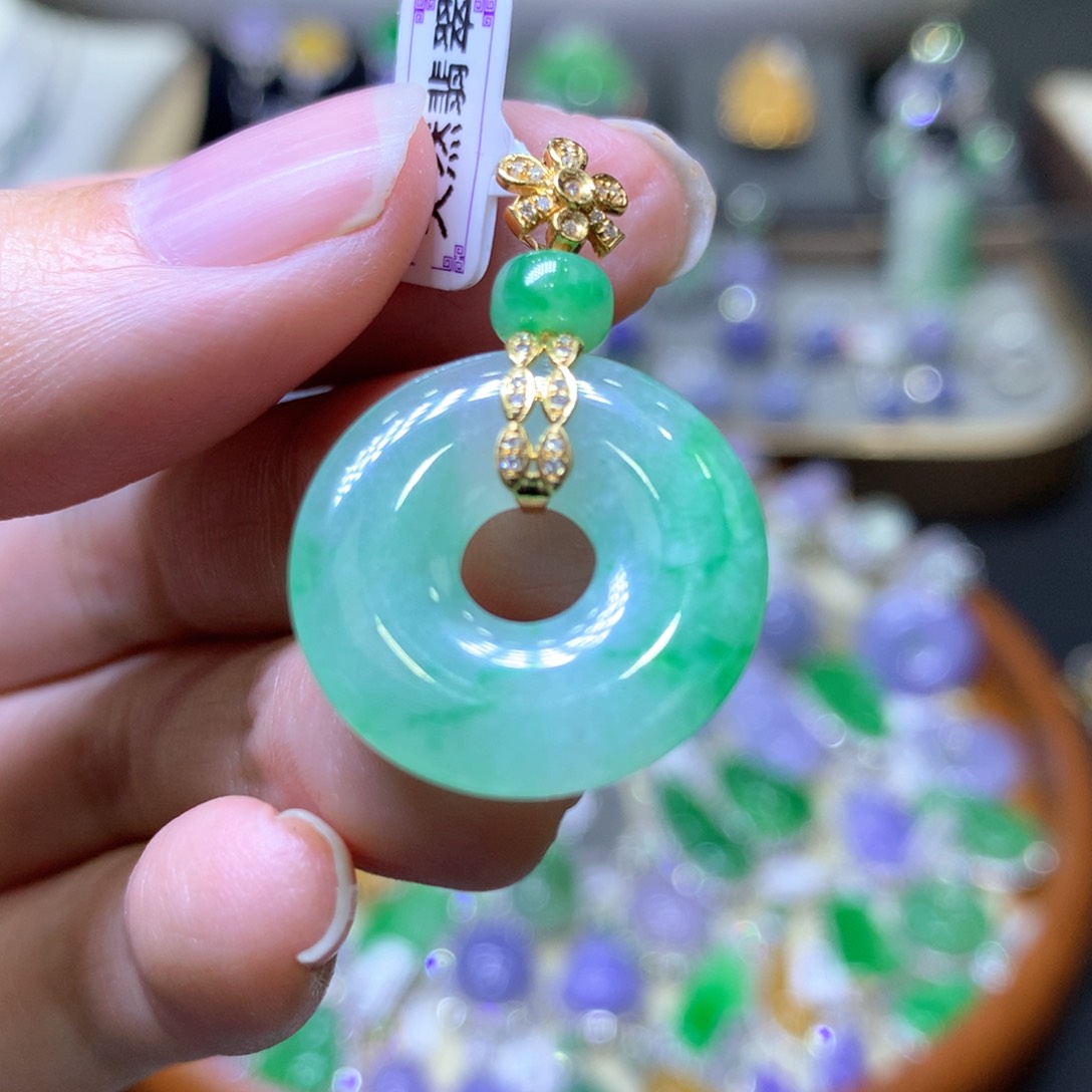 【闪购商品】翡翠颈饰18K金镶嵌翡翠吊坠项链