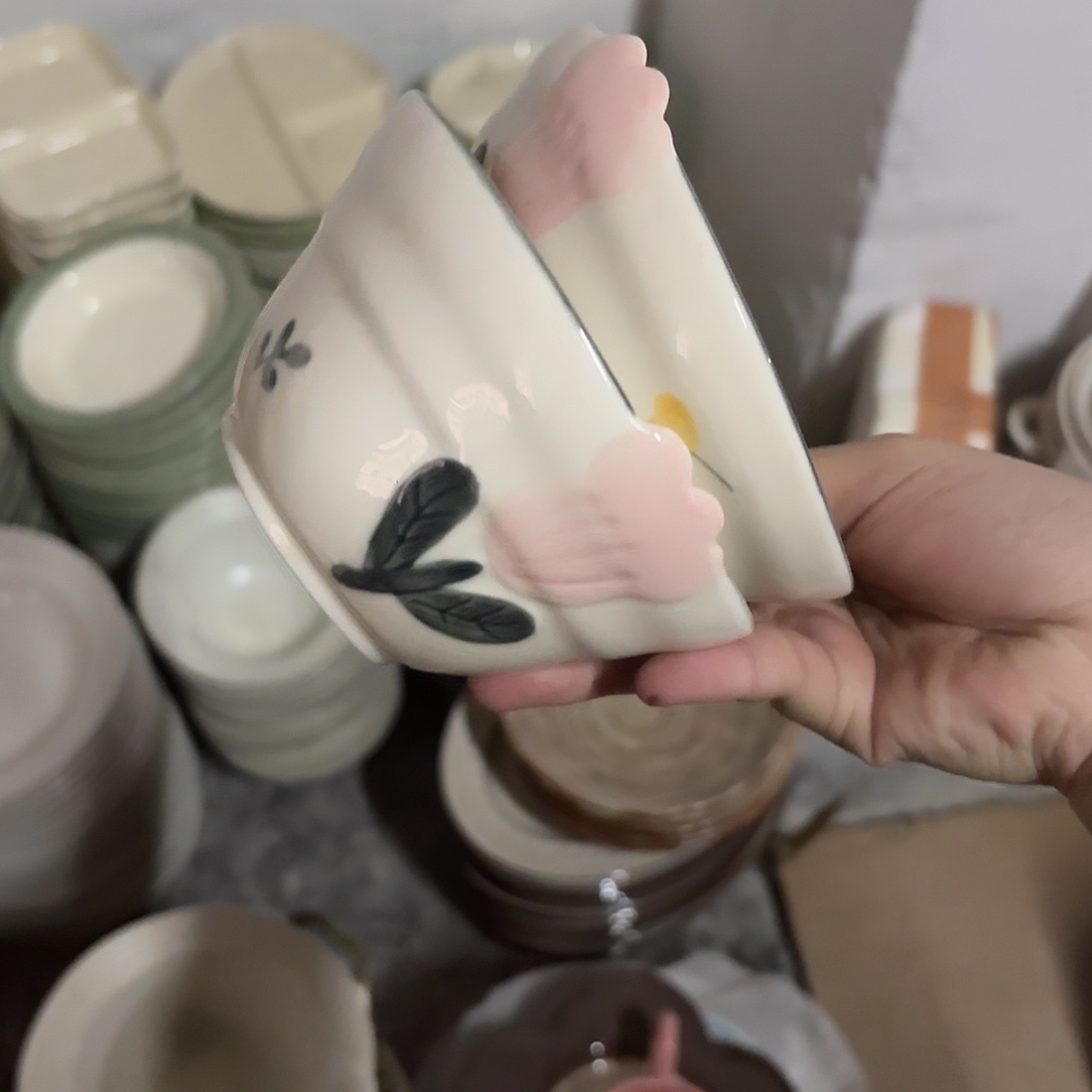 陶微瑕两个花朵碗