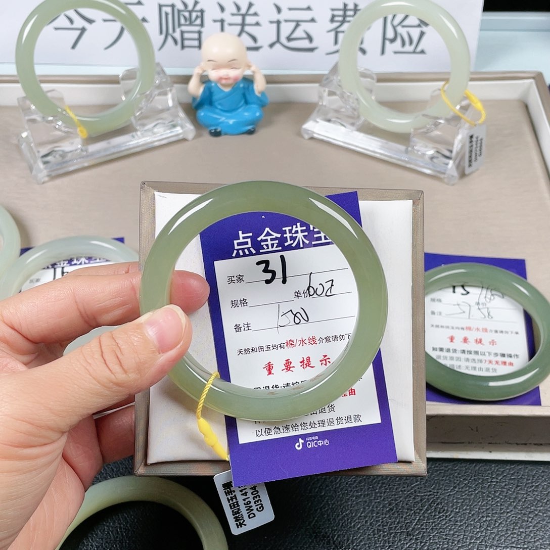 和田玉手镯未镶嵌