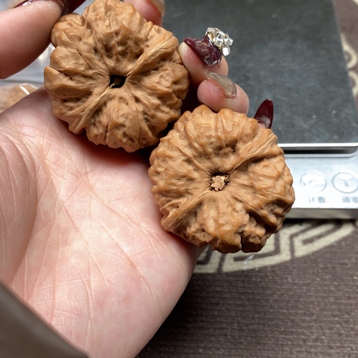 文玩核桃吊坠蛤蟆头微修