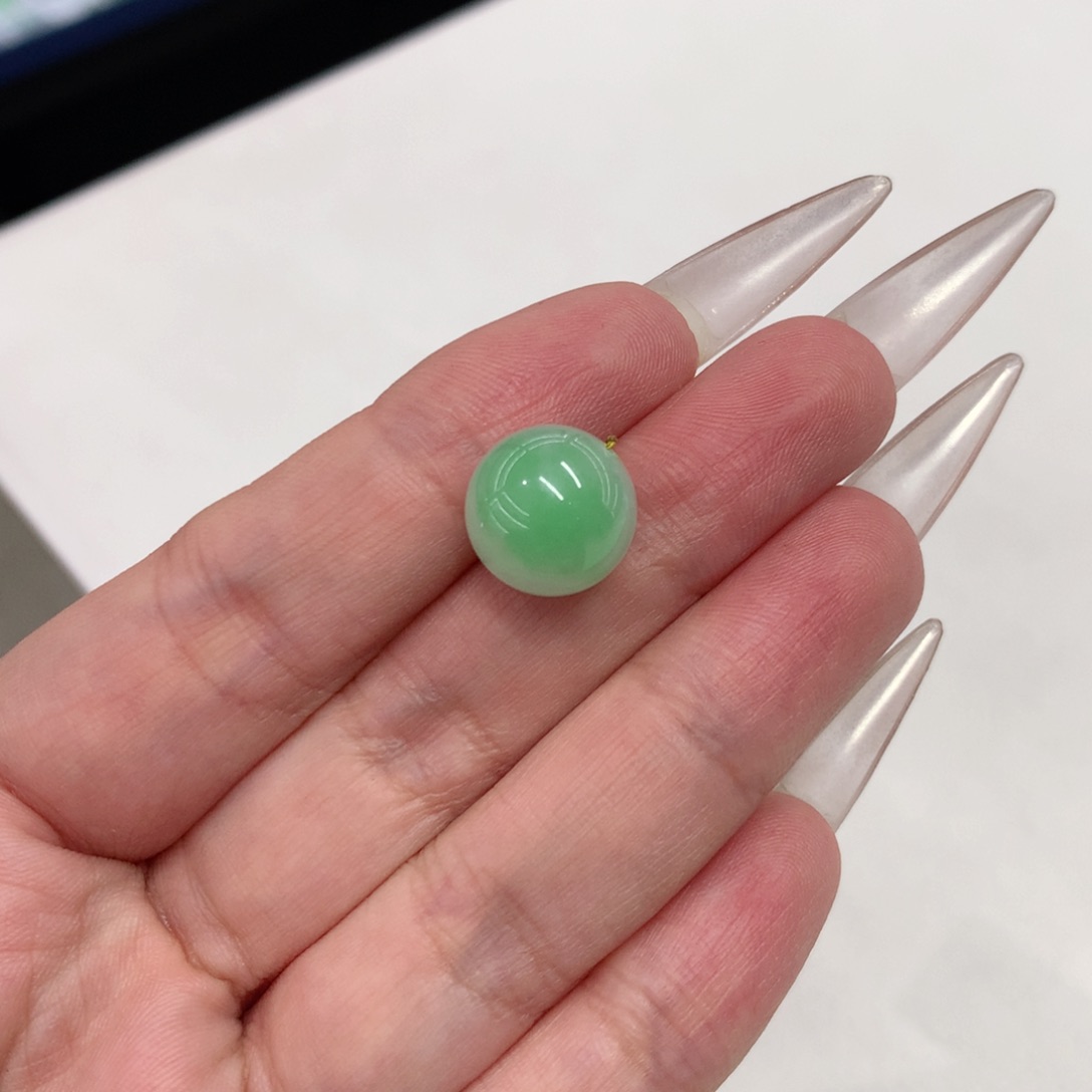 颈饰未镶嵌翡翠绿珠子