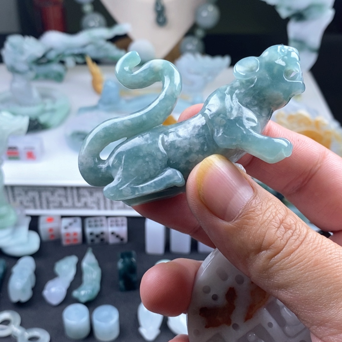 没***的翡翠未镶嵌颈饰天然翡翠