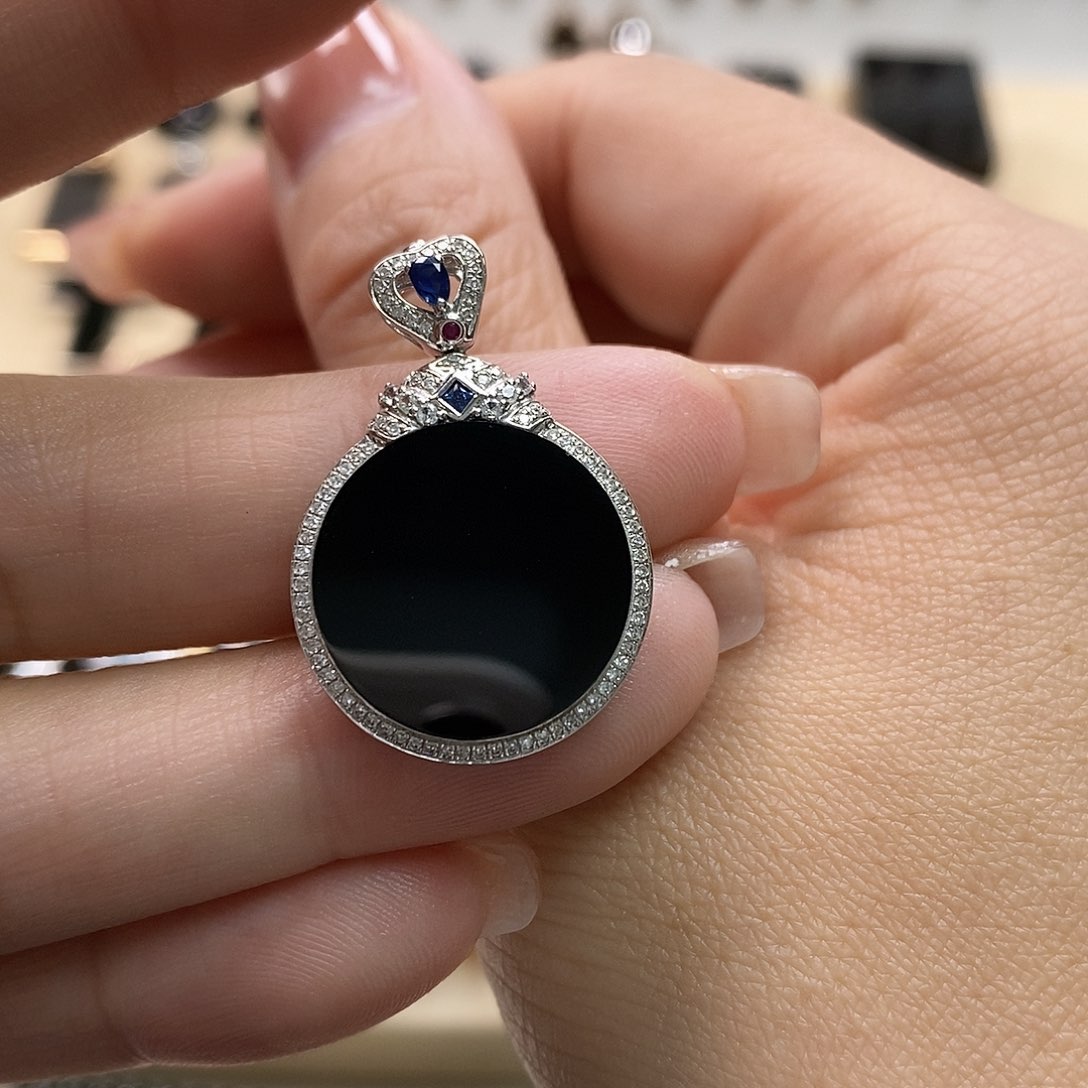 翡翠颈饰18K金镶嵌墨翠