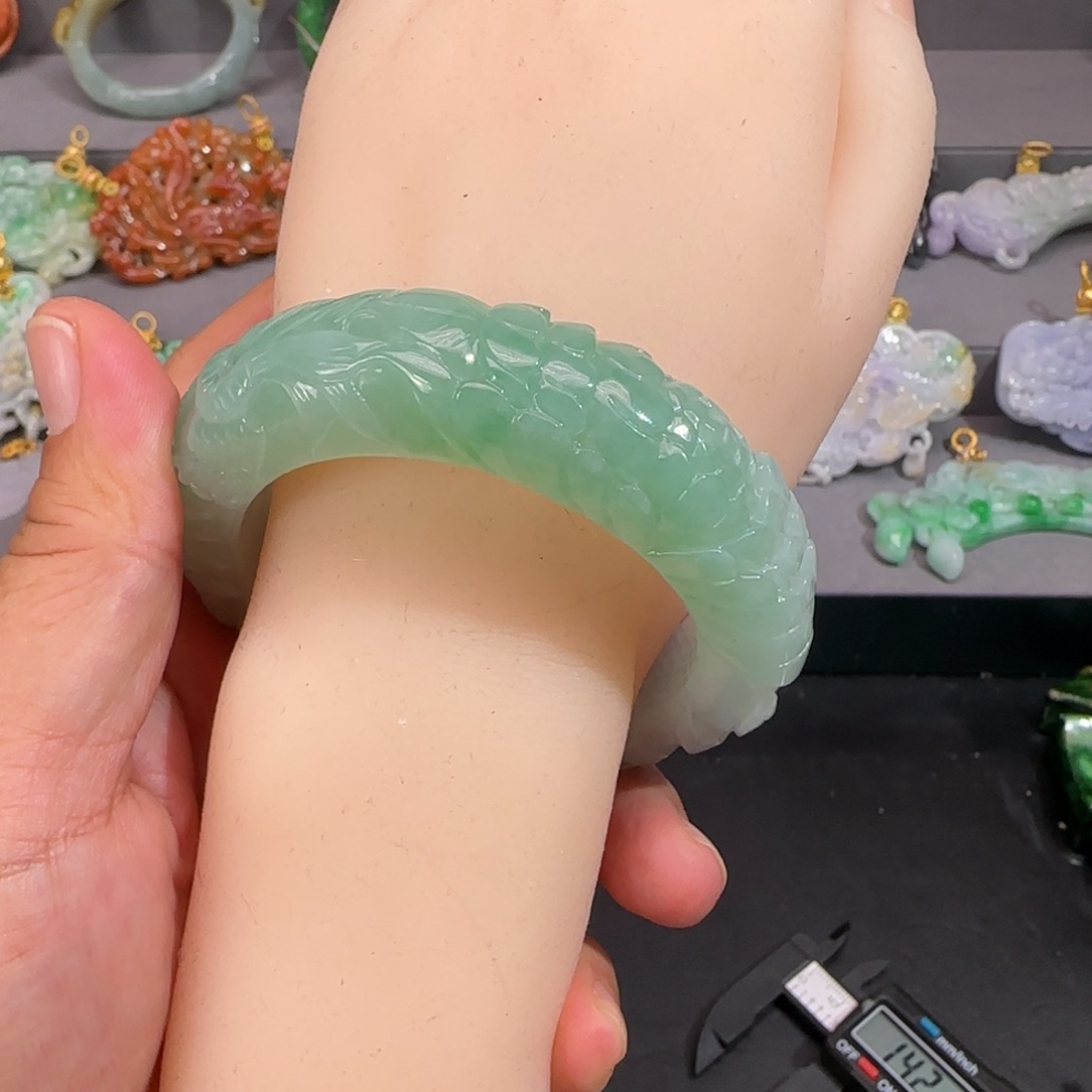 翡翠颈饰未镶嵌z***总仿古