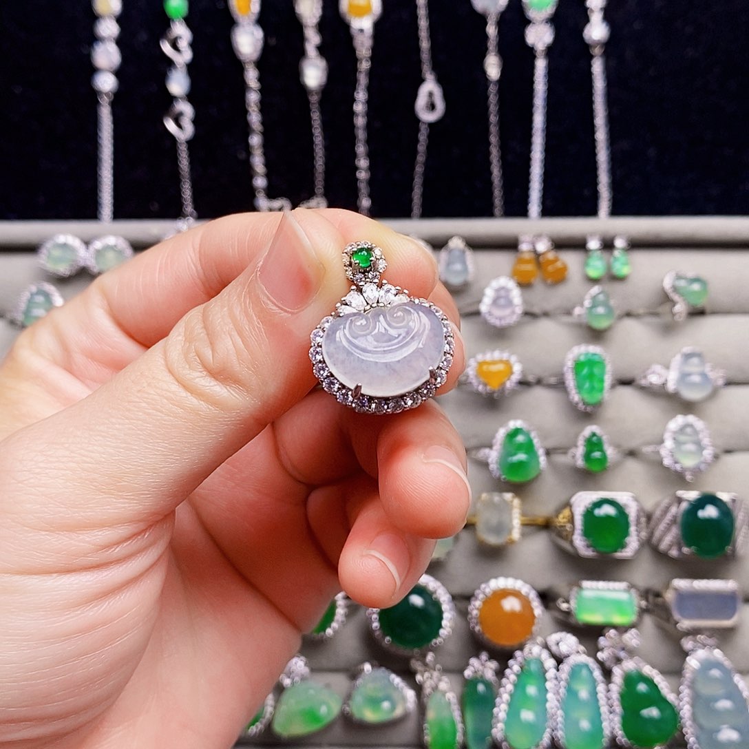 翡翠银S925镶嵌颈饰如意