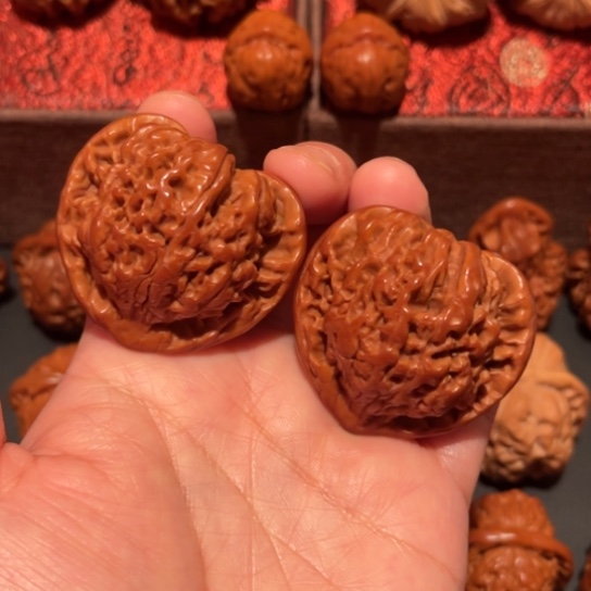 文玩核桃吊坠麒麟纹官帽