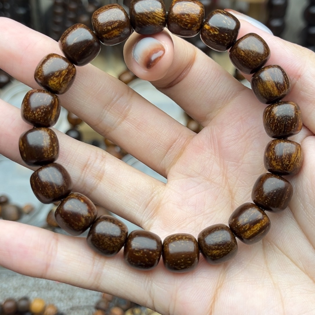 贡木巴布亚1/1.1血月星空