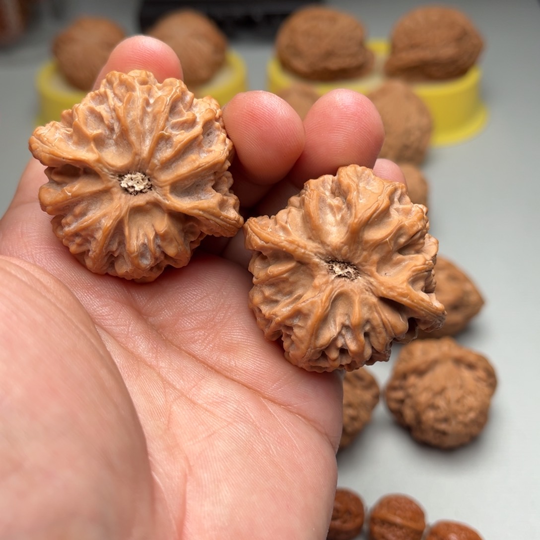 文玩核桃吊坠苹果园