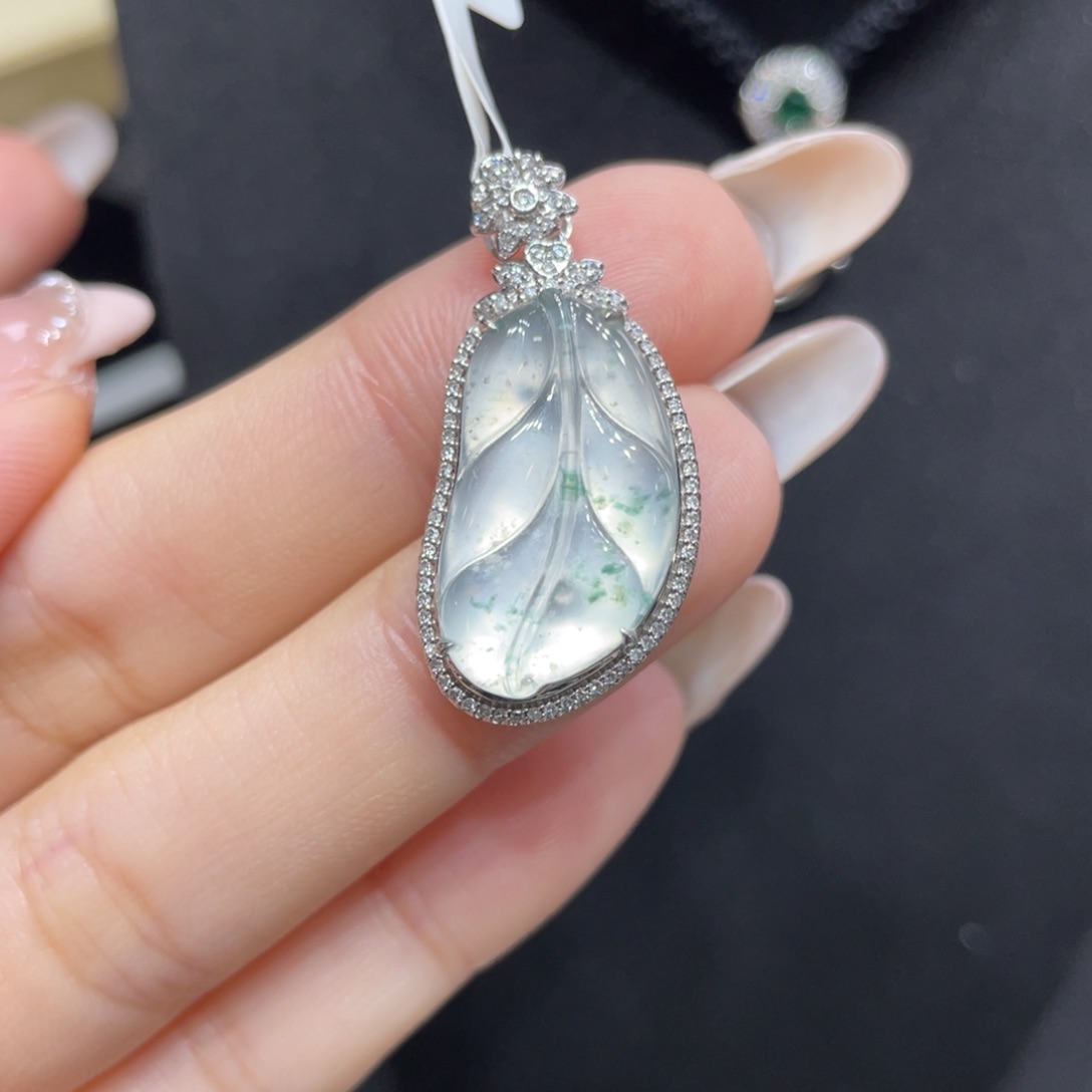 翡翠颈饰18K金镶嵌天然缅甸翡翠a货