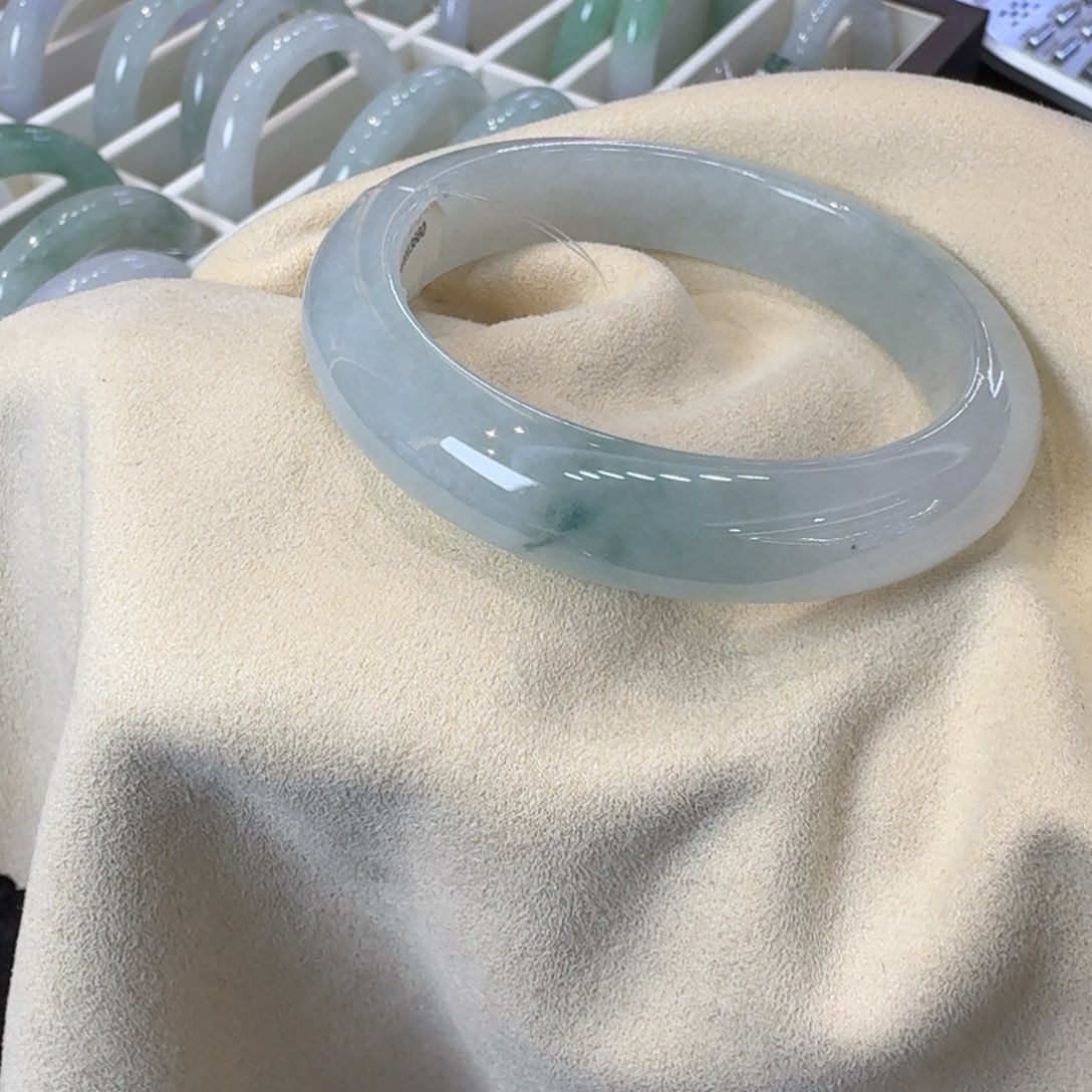 翡翠未镶嵌手镯飘花