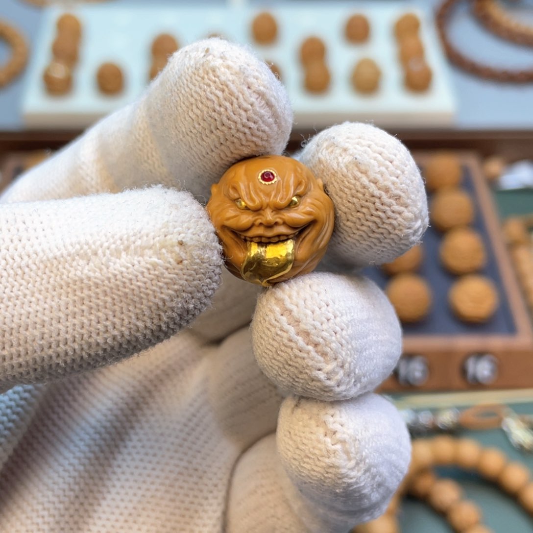 猴头核桃吊坠金舔僧