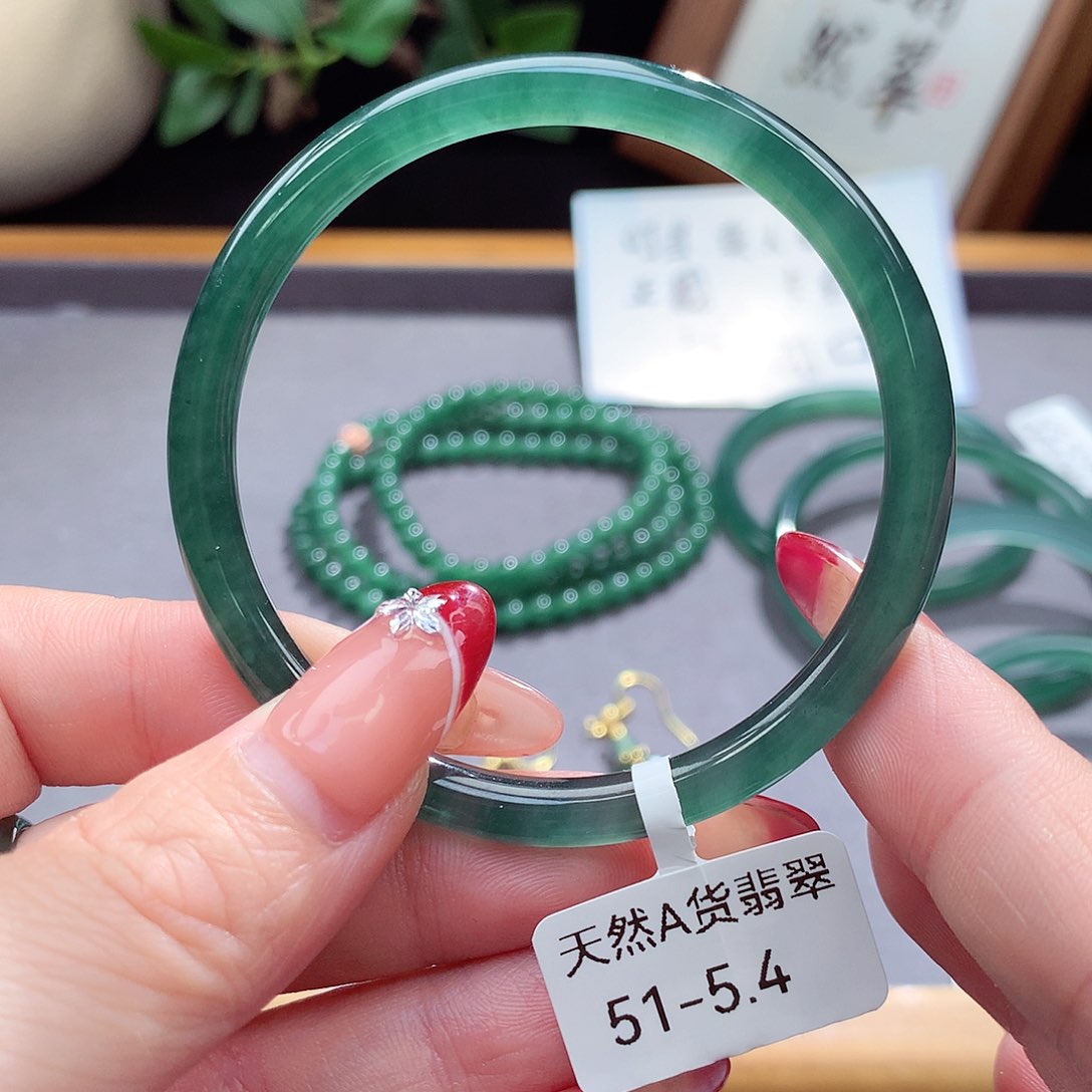 翡翠手镯（圆镯）未镶嵌