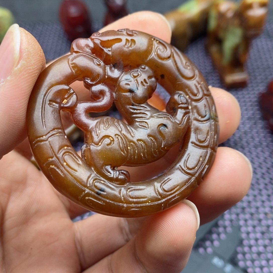 蛇纹石玉颈饰未镶嵌