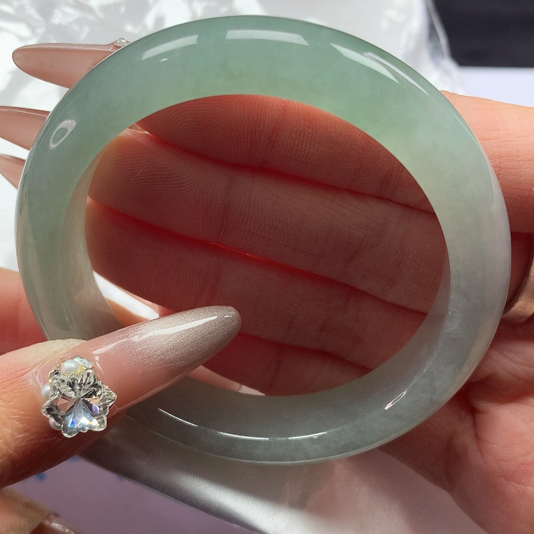 翡翠手镯未镶嵌53圈