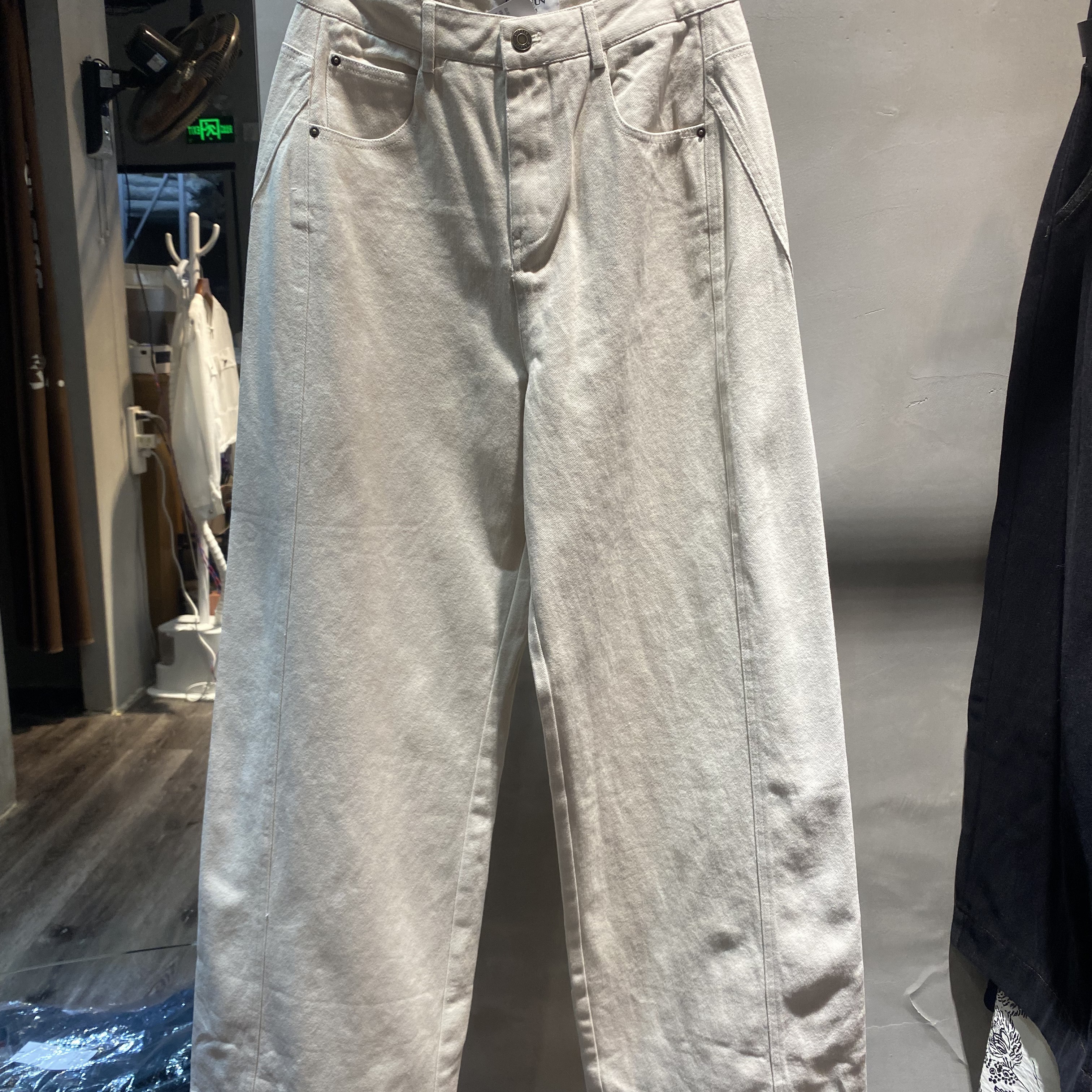 简约纯色女款弹力百搭时尚休闲直筒牛仔裤