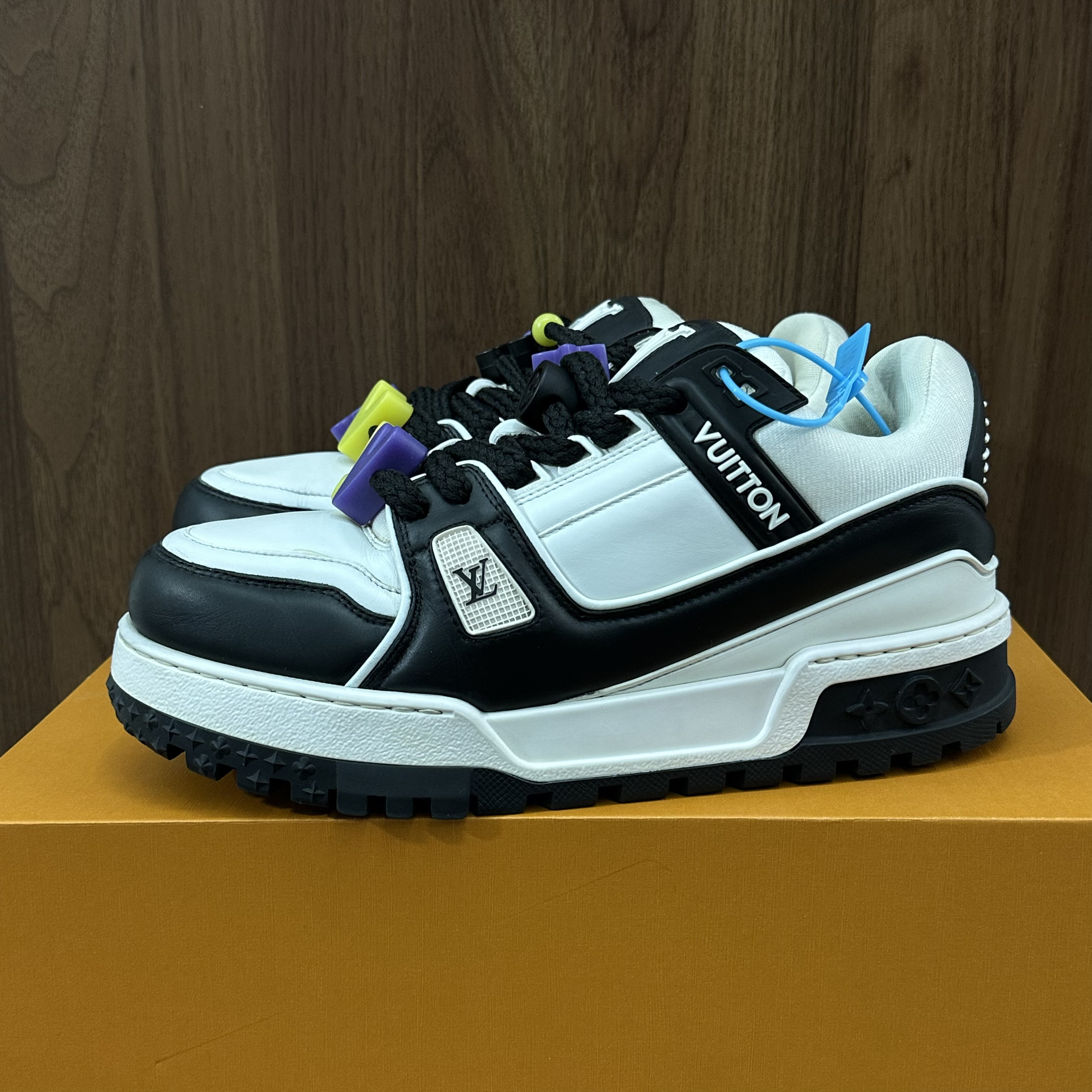 99新 LouisVuitton/路易威登 41码 trainer 黑白胖丁 板鞋