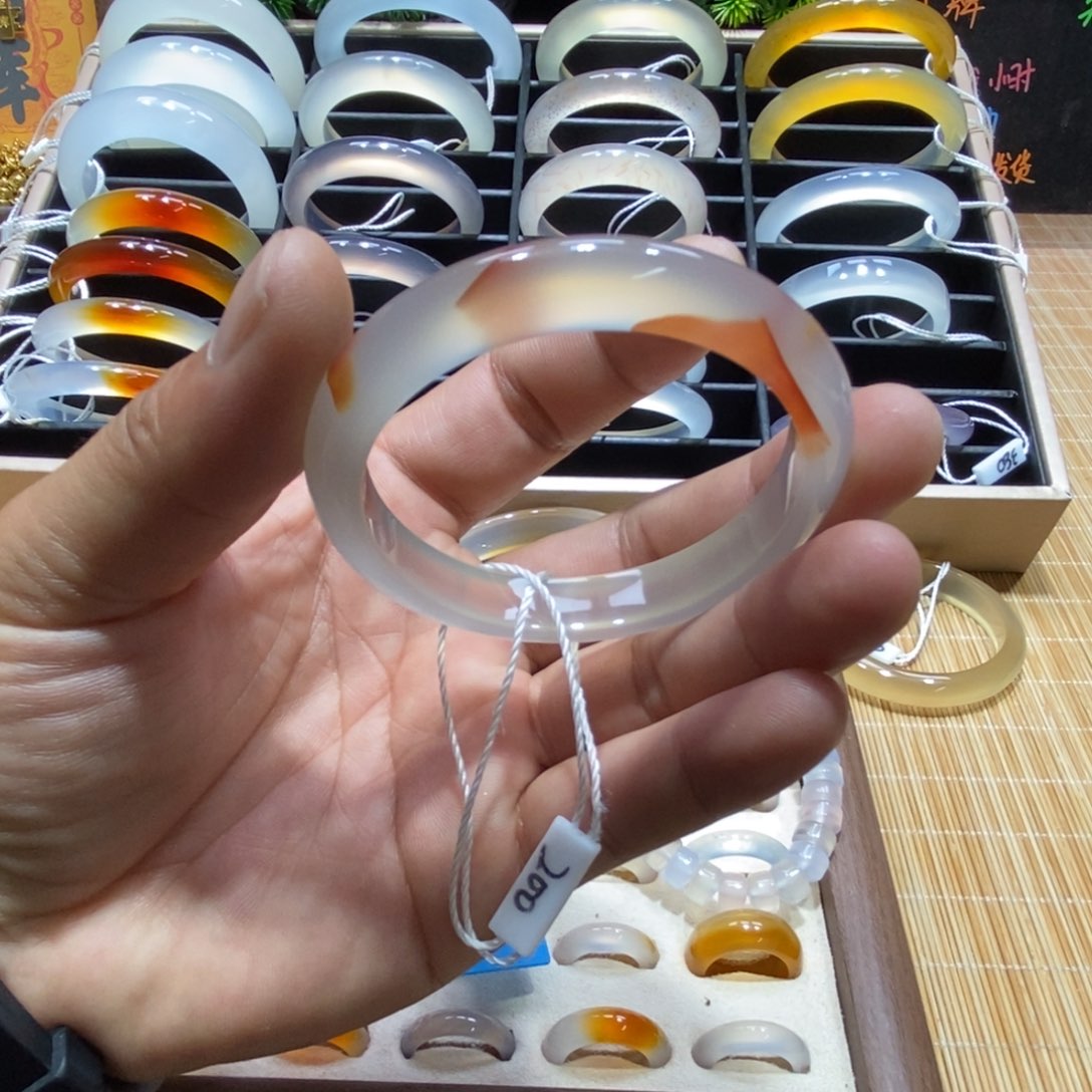 玛瑙/玉髓手镯未镶嵌