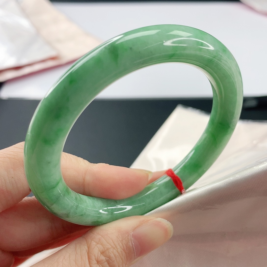 翡翠手镯未镶嵌，129