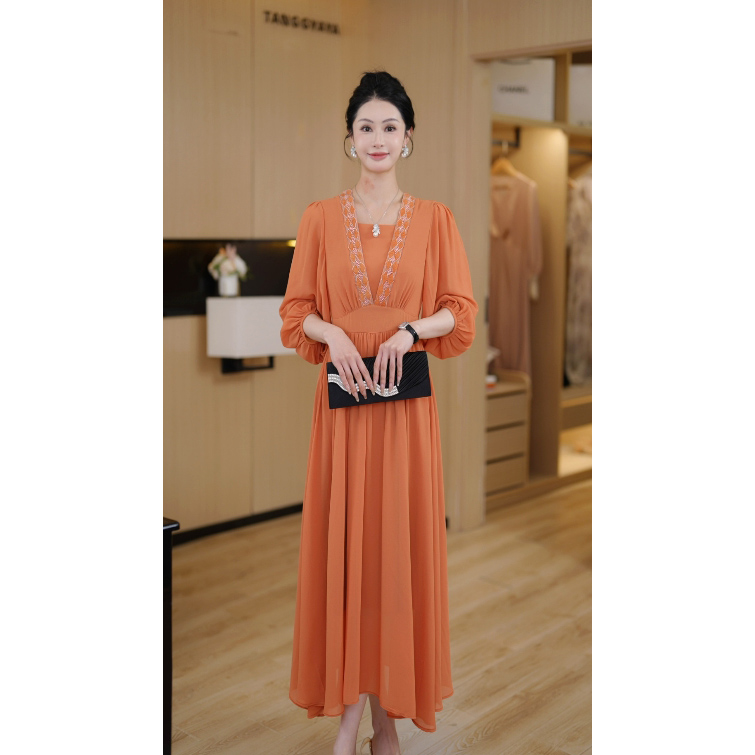 2025春季法式设计感收腰中长款连衣裙女