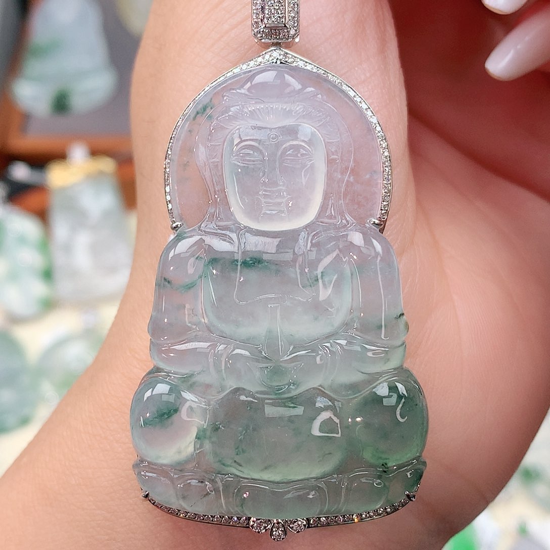 颈饰18K金镶嵌翡翠观音