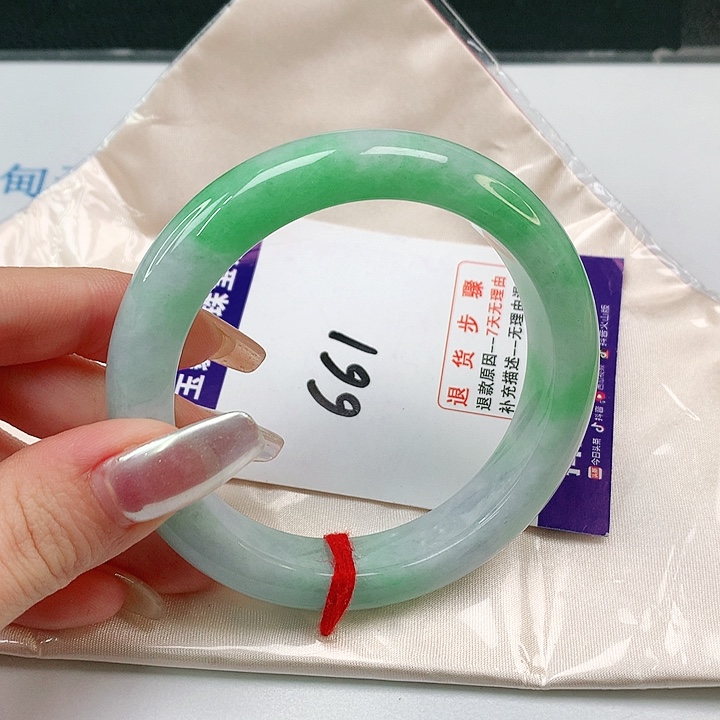 翡翠手镯未镶嵌翡翠手镯