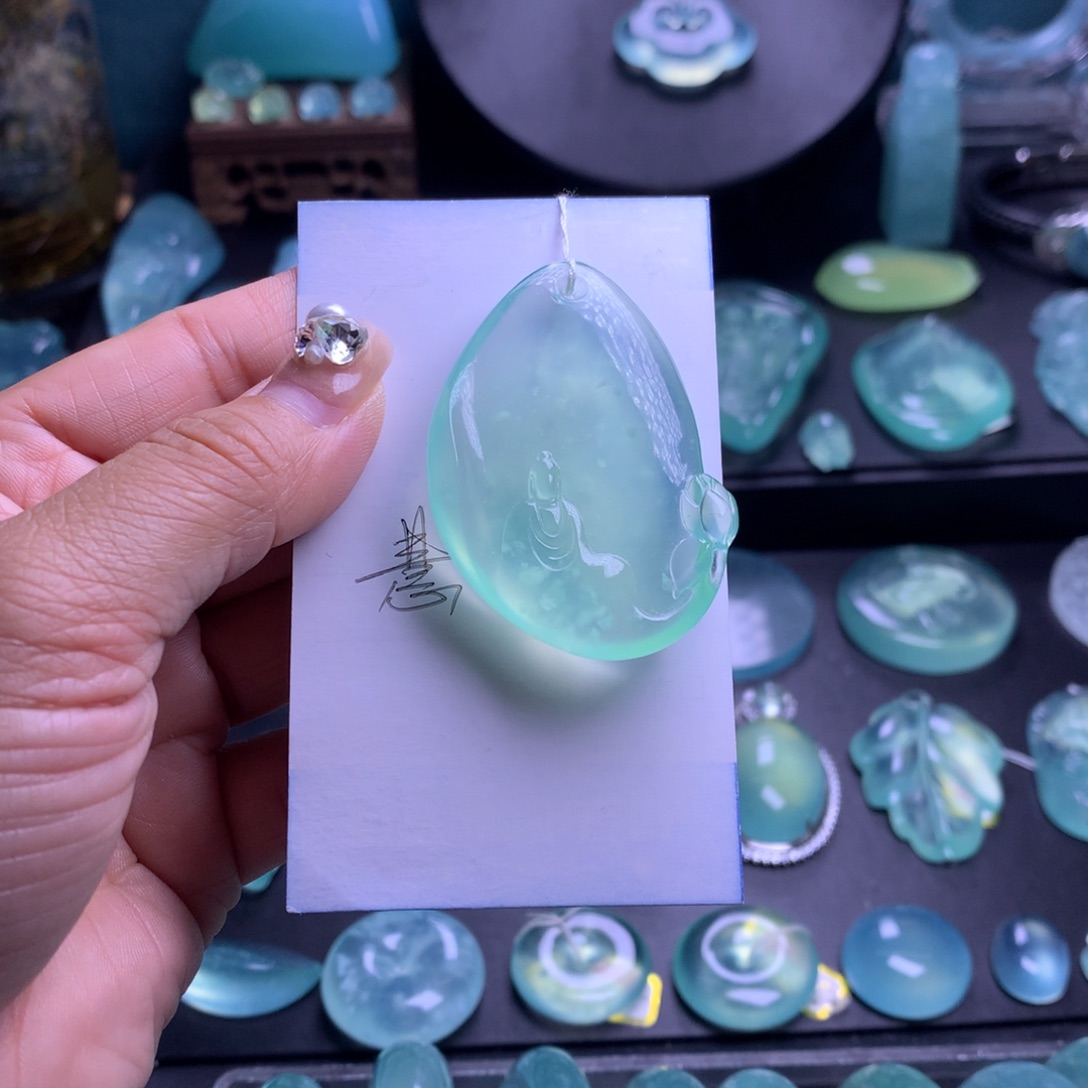 蛇纹石玉吊坠未镶嵌