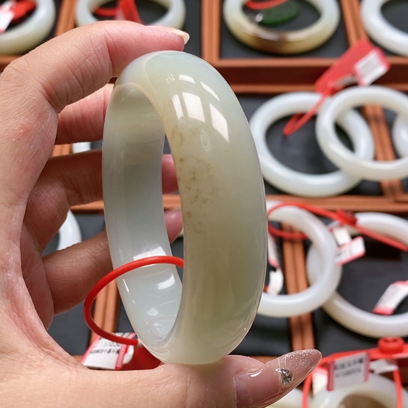 【闪购商品】未镶嵌手镯和田玉