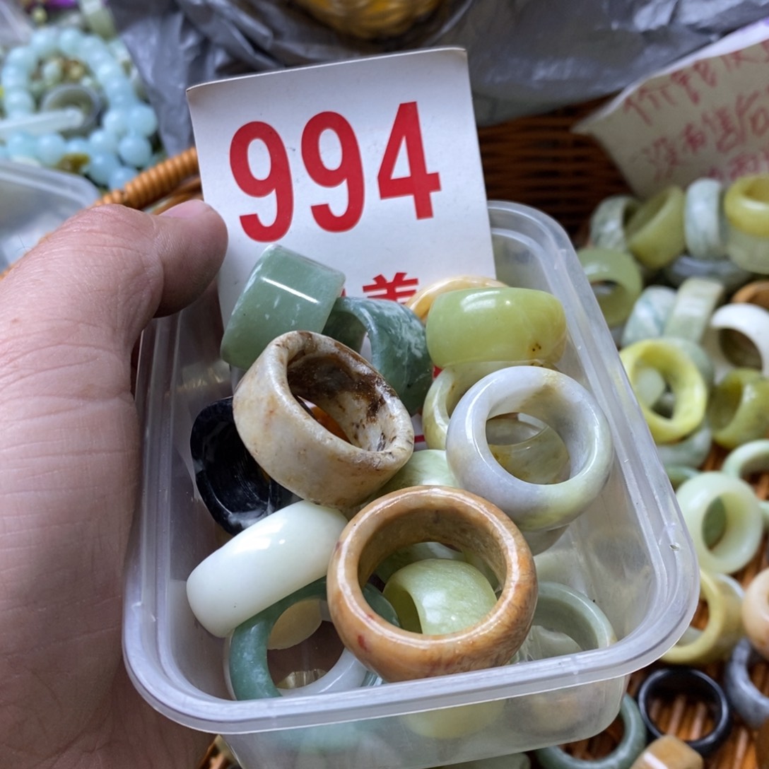 蛇纹石玉挂坠未镶嵌