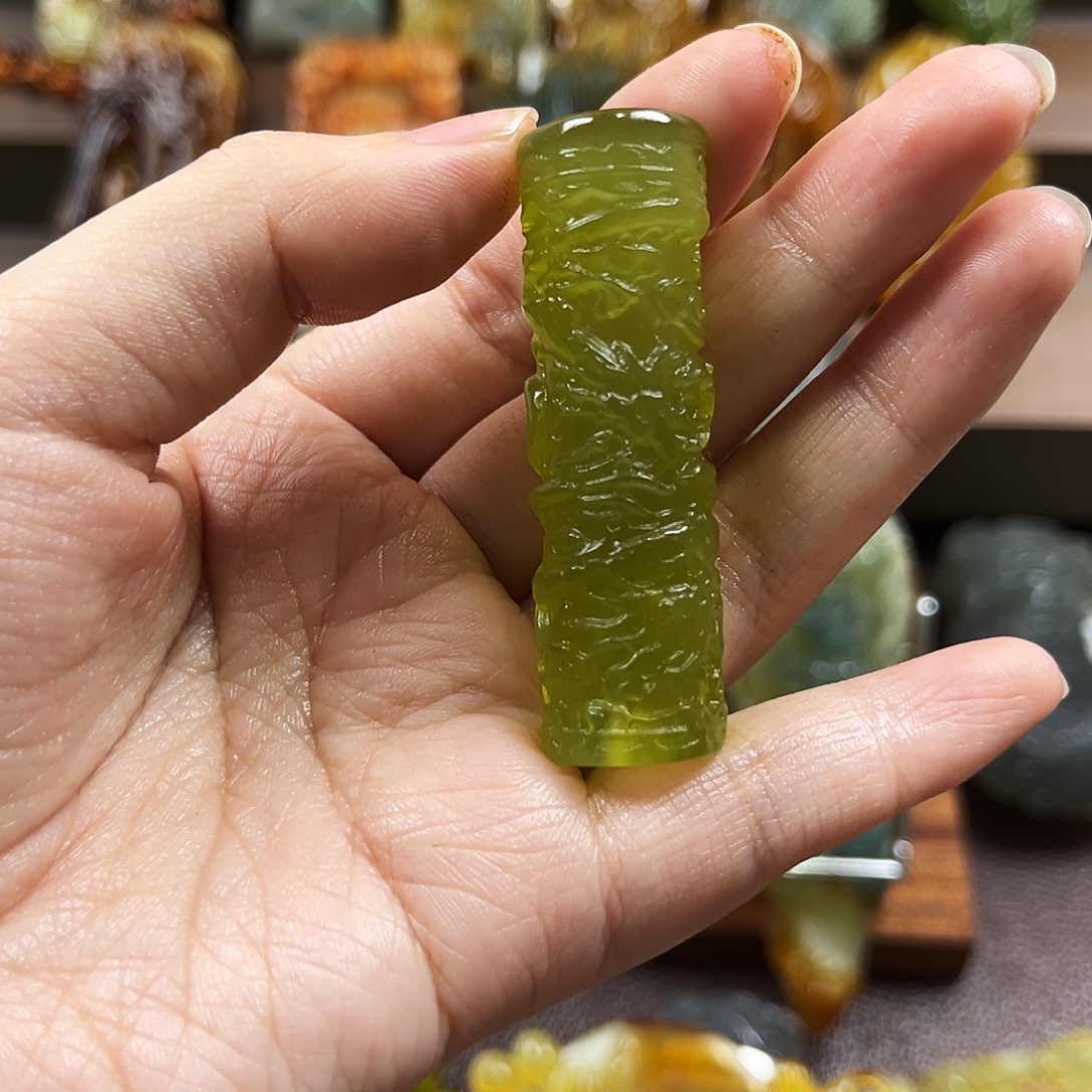 蛇纹石玉颈饰未镶嵌