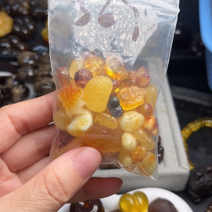 琥珀颈饰未镶嵌蜜蜡