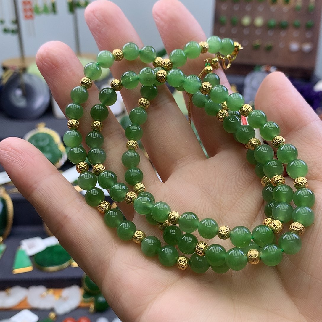 颈饰未镶嵌和田玉（碧玉）