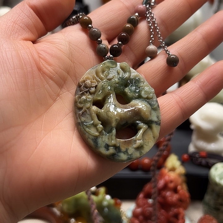 蛇纹石玉吊坠未镶嵌