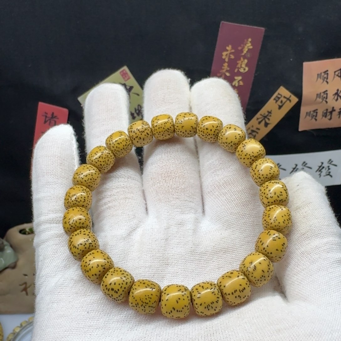 星月菩提吊坠鸡油黄双流白