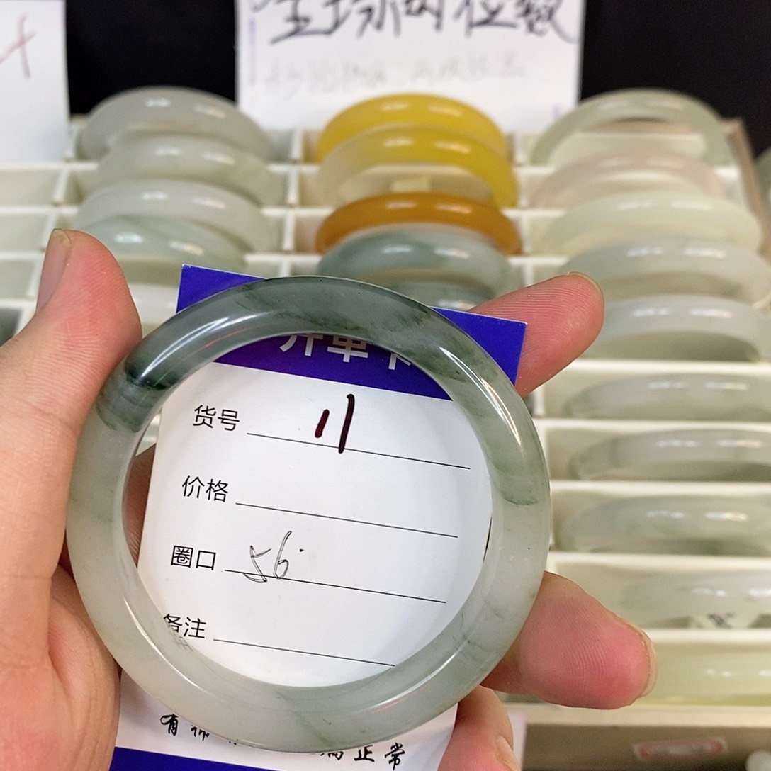 未镶嵌手镯石英质玉