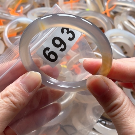 玛瑙/玉髓手镯未镶嵌