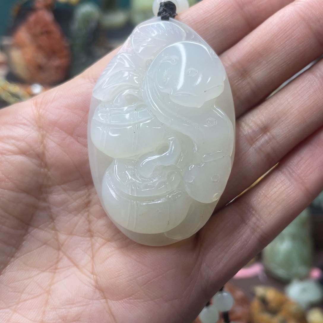 蛇纹石玉未镶嵌颈饰