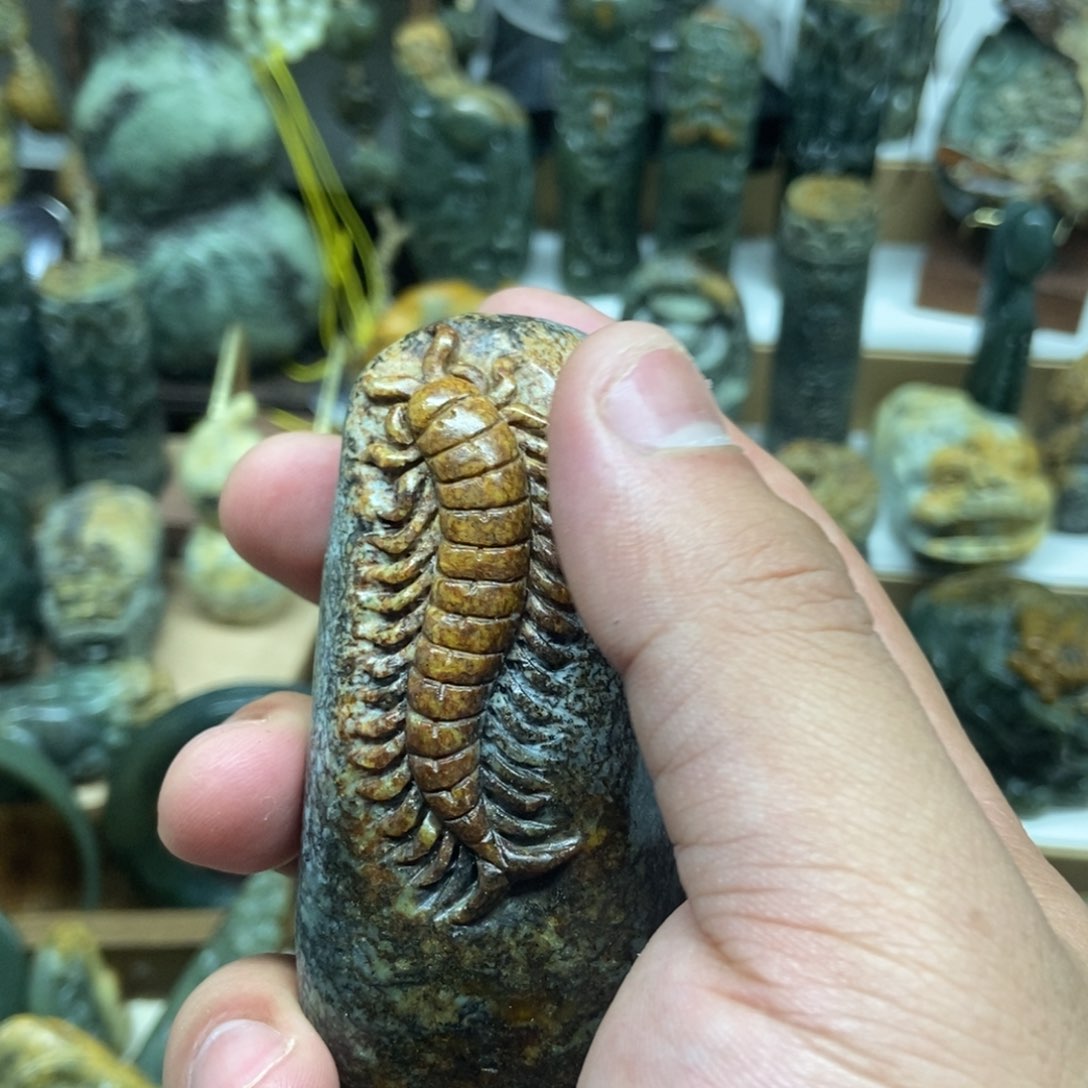 未镶嵌岫岩河磨玉（透闪石质玉）把件戈****?