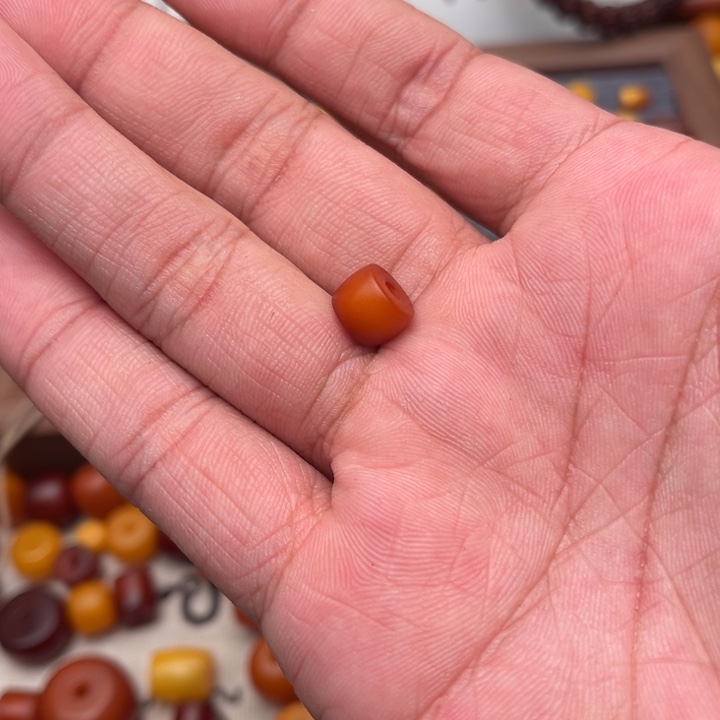 走***风琥珀未镶嵌裸石蜜蜡墩子