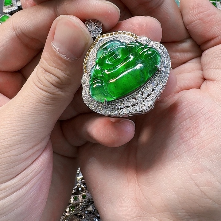 翡翠颈饰未镶嵌天然A货翡翠放漏