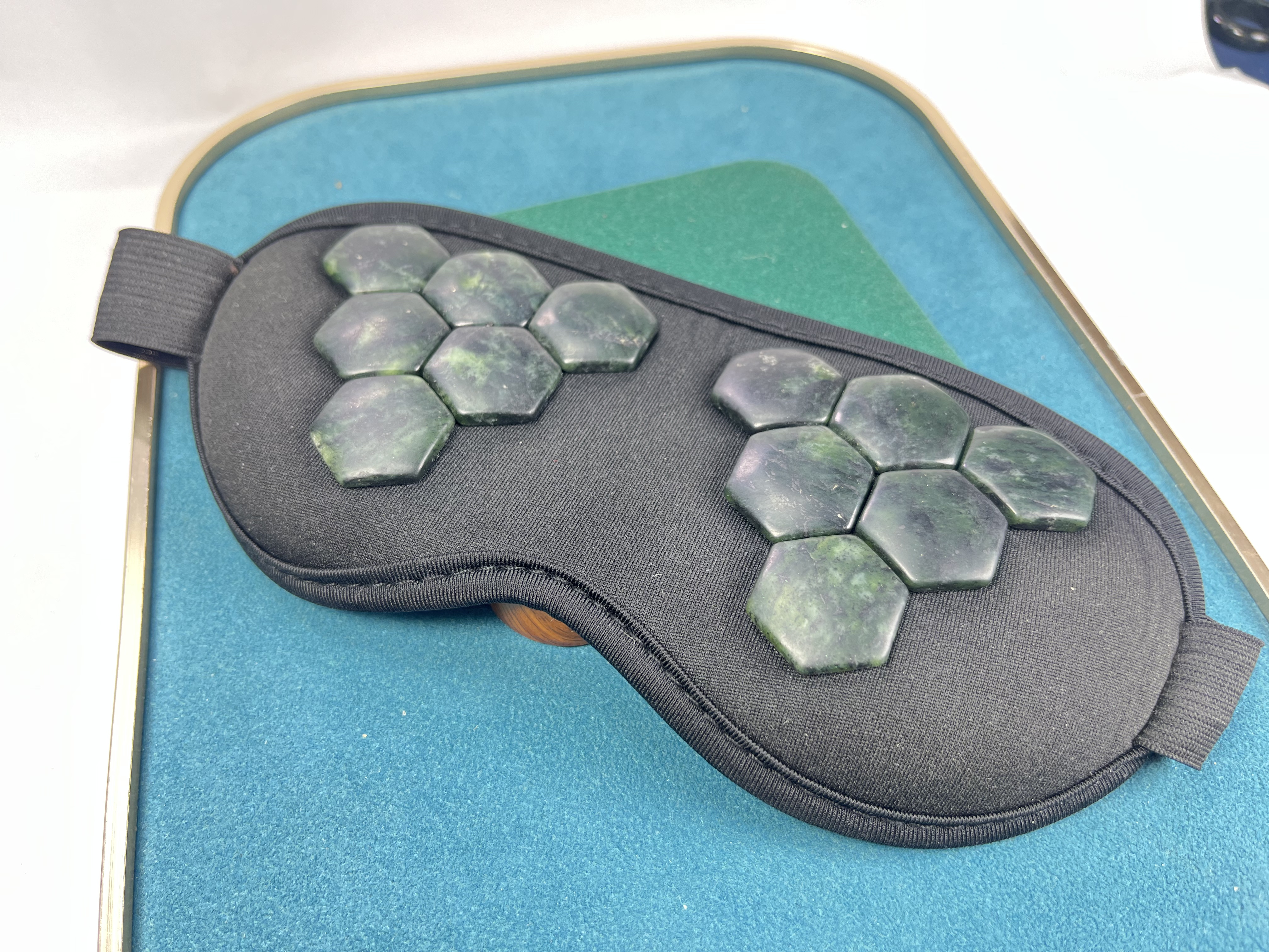 西藏雅鲁藏布江药王石眼罩