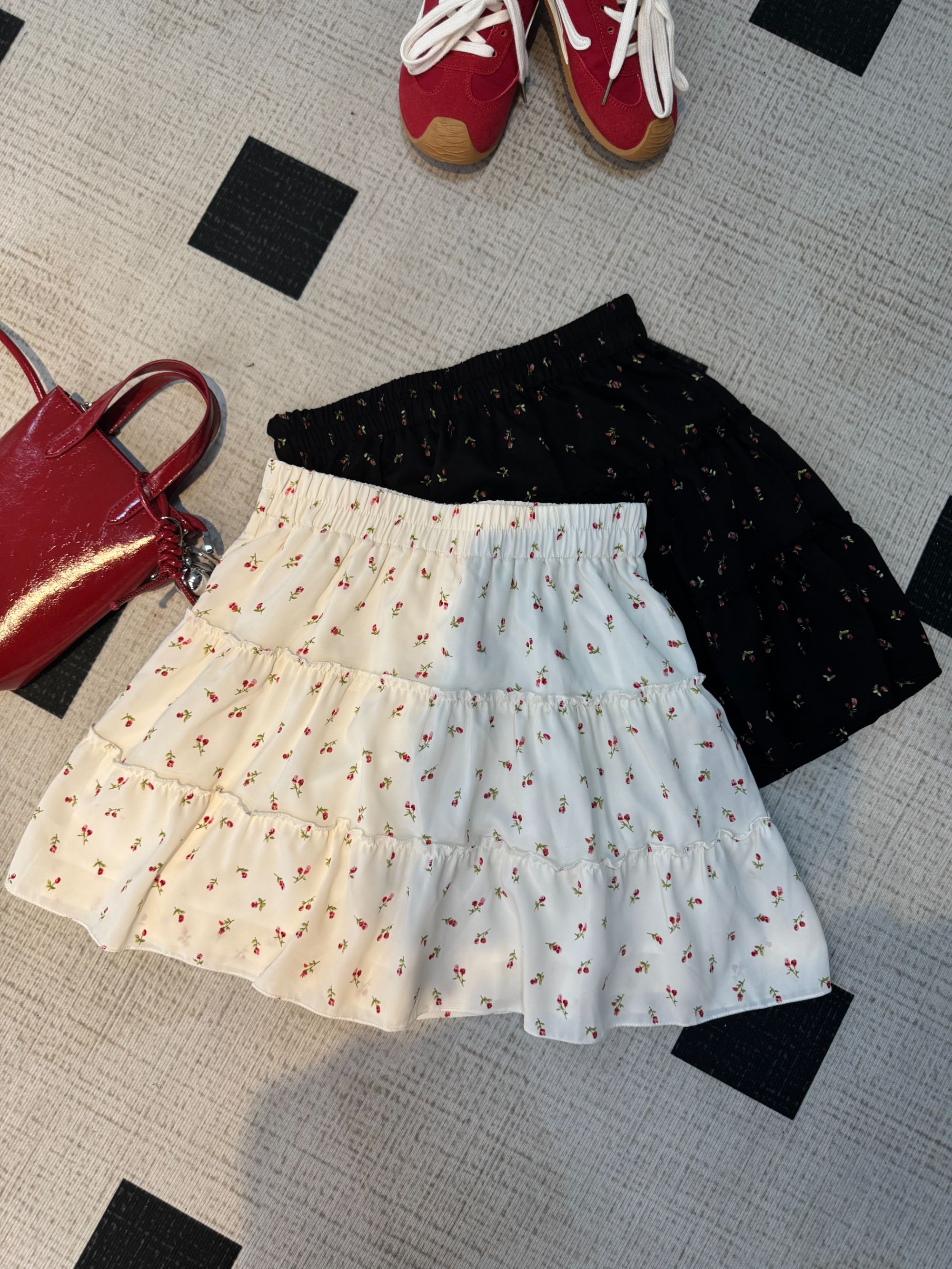 甜美风黑色松紧腰黑色碎花半身裙女春季新款2025百搭高腰a字短裙