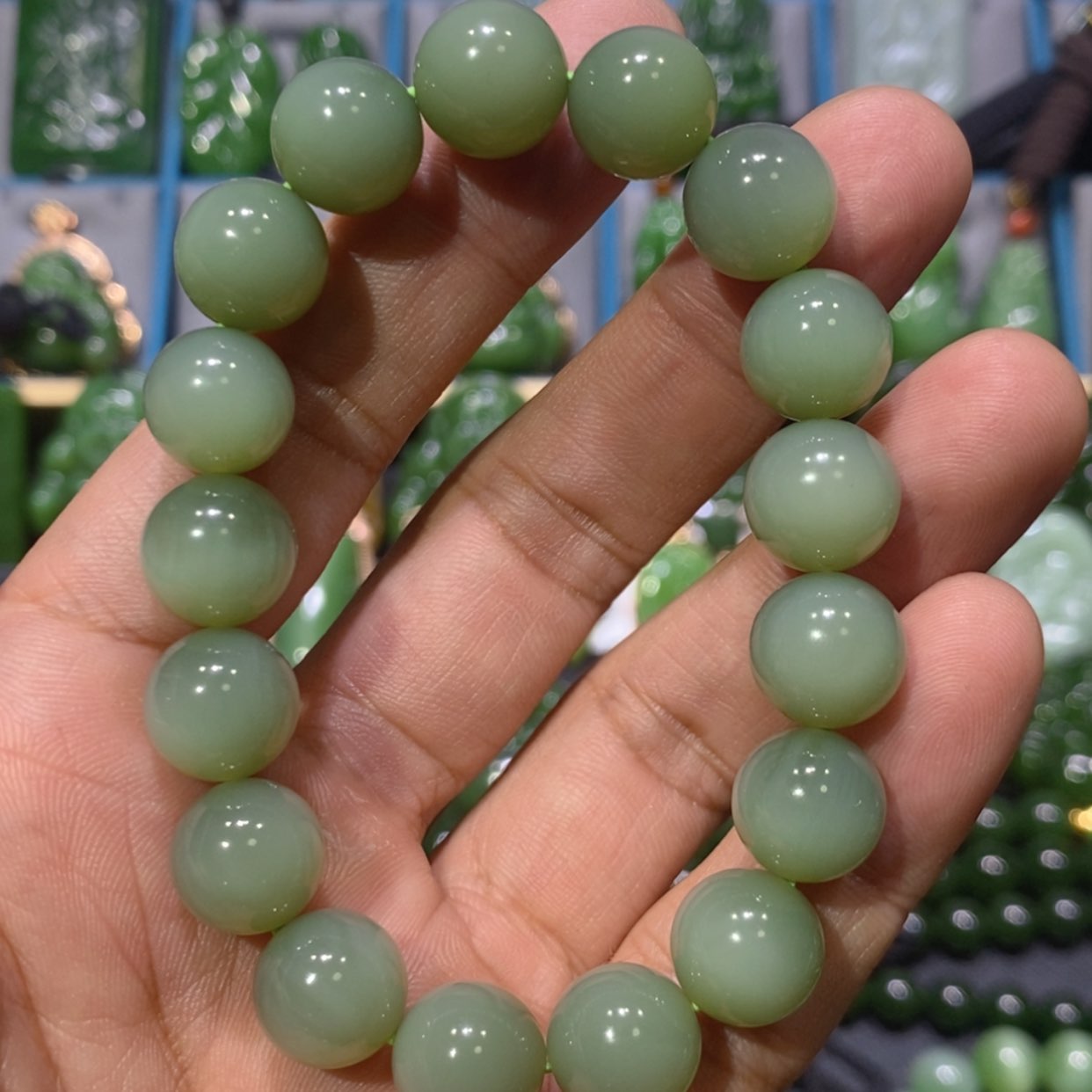 【闪购商品】和田玉吊坠(不含链)未镶嵌粉青微猫眼手串 11.5